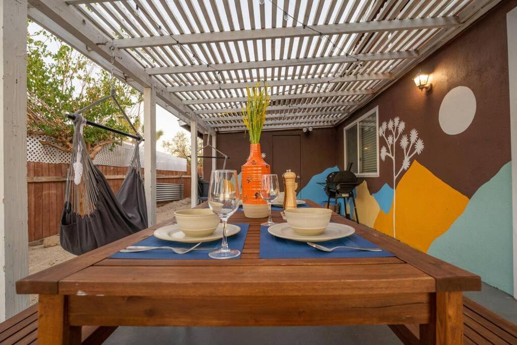 Palm Vista Retreat *Hot Tub/Cowboy Pool/Hammocks* Villa Joshua Tree Ngoại thất bức ảnh