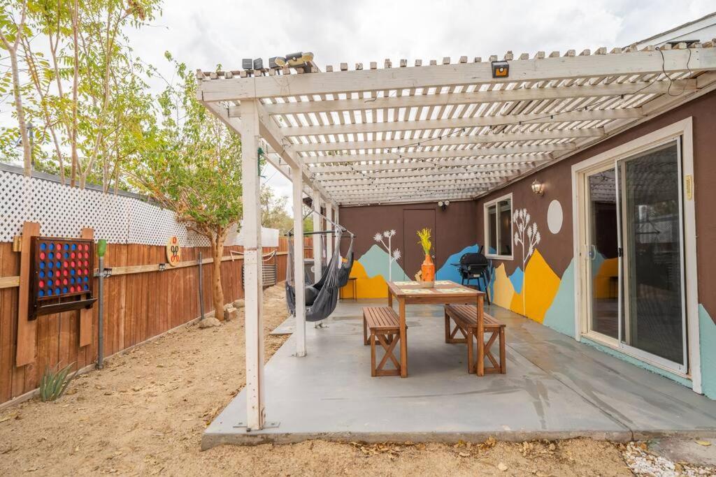Palm Vista Retreat *Hot Tub/Cowboy Pool/Hammocks* Villa Joshua Tree Ngoại thất bức ảnh
