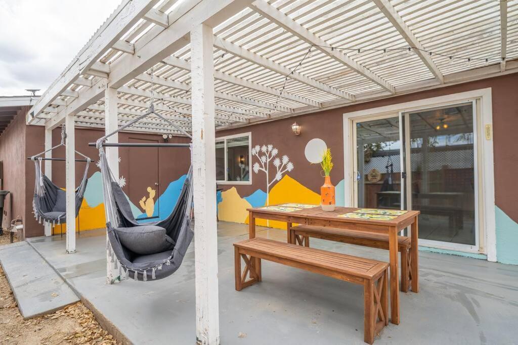 Palm Vista Retreat *Hot Tub/Cowboy Pool/Hammocks* Villa Joshua Tree Ngoại thất bức ảnh