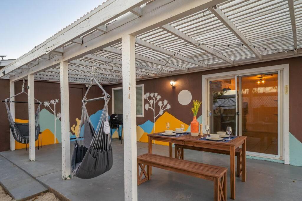 Palm Vista Retreat *Hot Tub/Cowboy Pool/Hammocks* Villa Joshua Tree Ngoại thất bức ảnh