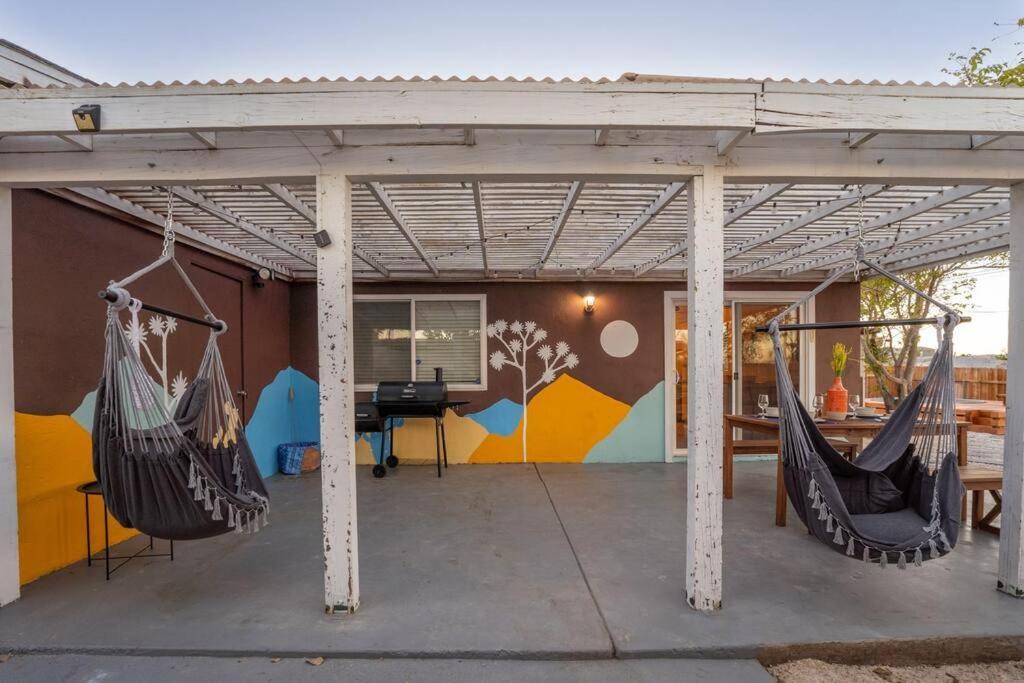 Palm Vista Retreat *Hot Tub/Cowboy Pool/Hammocks* Villa Joshua Tree Ngoại thất bức ảnh