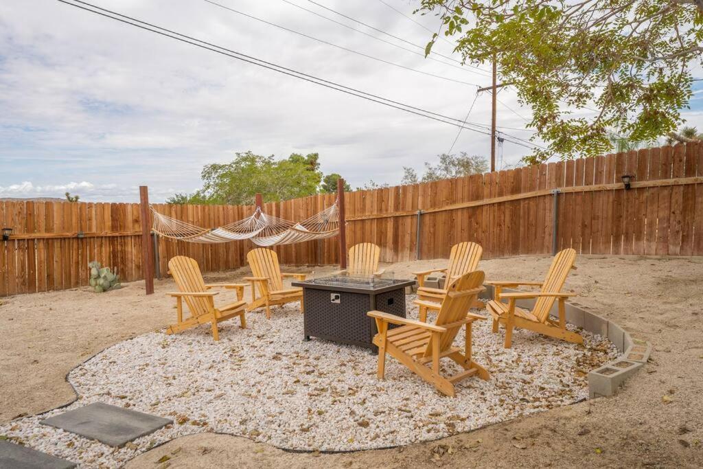 Palm Vista Retreat *Hot Tub/Cowboy Pool/Hammocks* Villa Joshua Tree Ngoại thất bức ảnh
